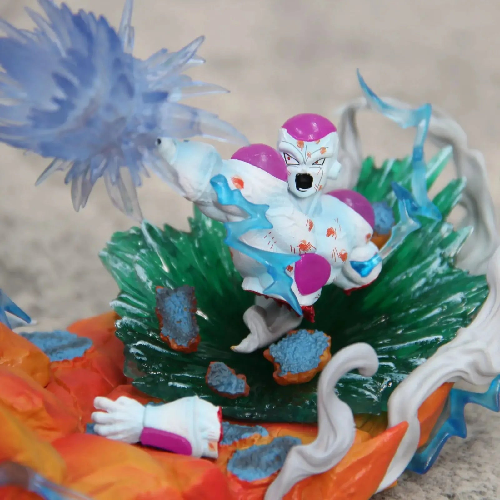 Estátua Dragon Ball - Diorama Son Goku Super Saiyajin e Freeza Luta 22 CM