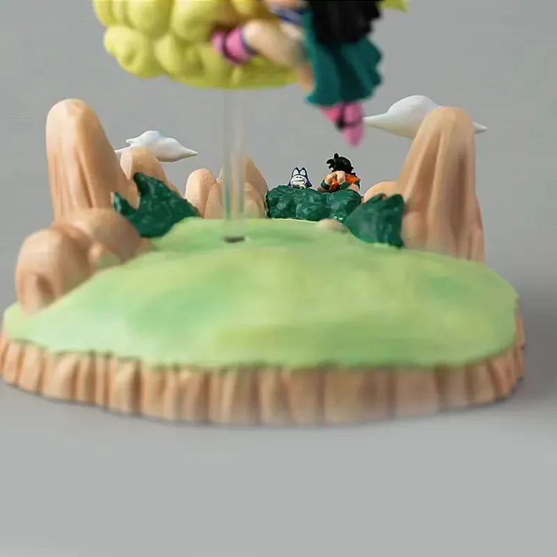 Estátua Dragon Ball - Son Goku e Chi-Chi na Nuvem 10 CM