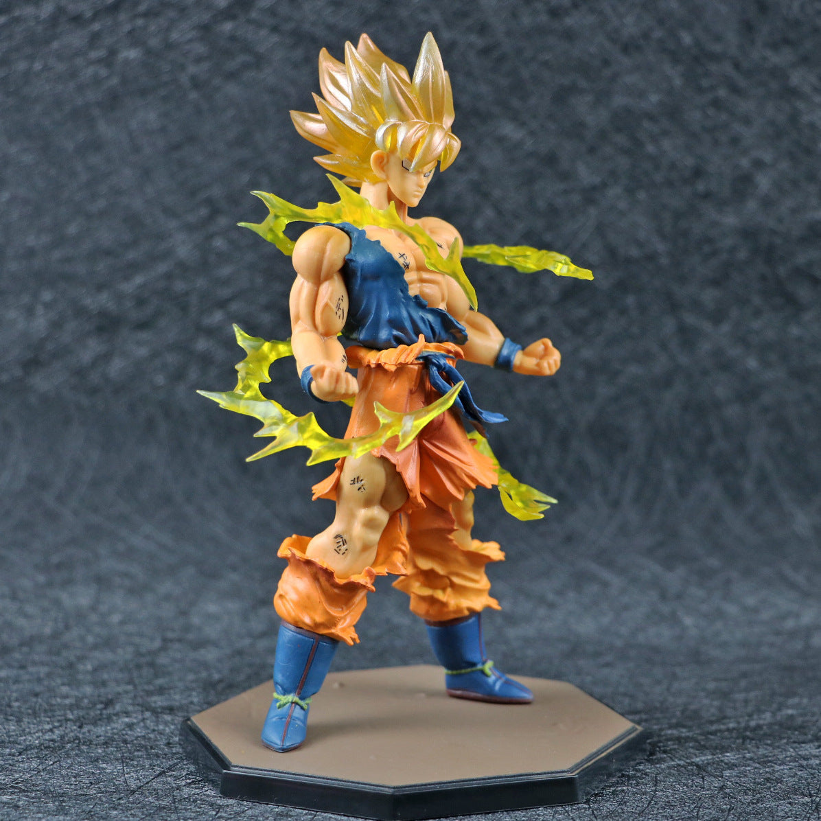 Estátua Dragon Ball - Son Goku Super Saiyajin