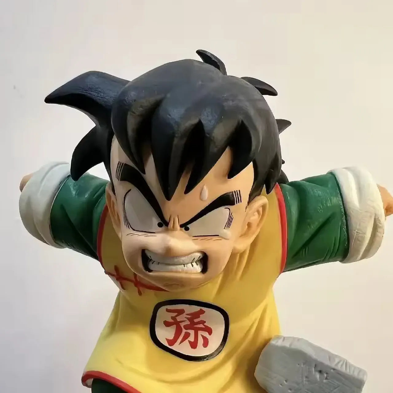 Estátua Dragon Ball - Son Gohan Saindo da Cápsula 25 CM